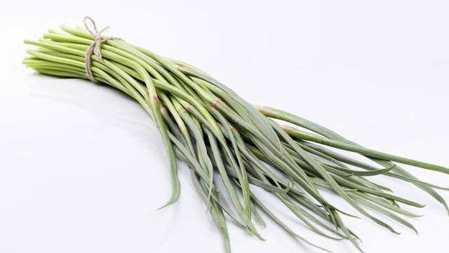 也是蒜苔 「红蒜苔」和「绿蒜苔」有什么区别？菜农告诉你【BJL平台集团】(图5)